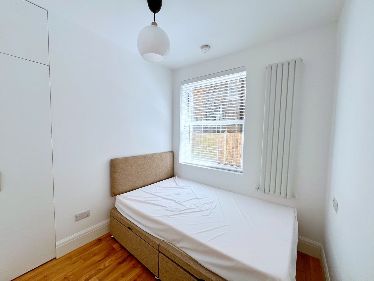 Flat Tierney Road in Greater London