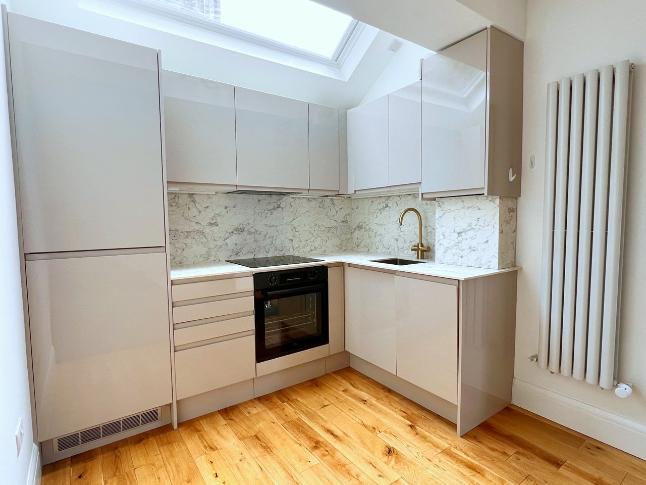 Flat Tierney Road in Greater London