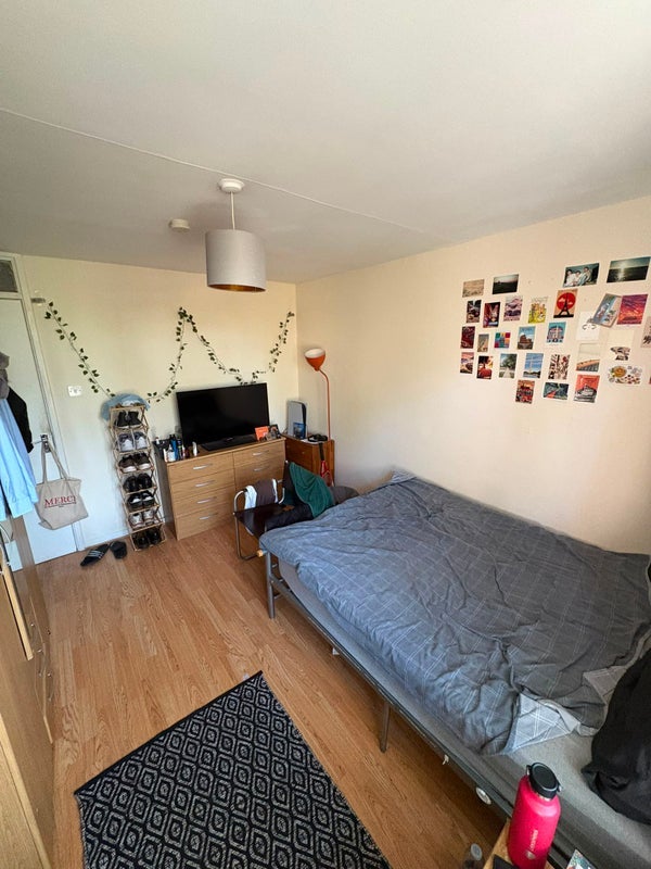Room Malmesbury Road in Greater London
