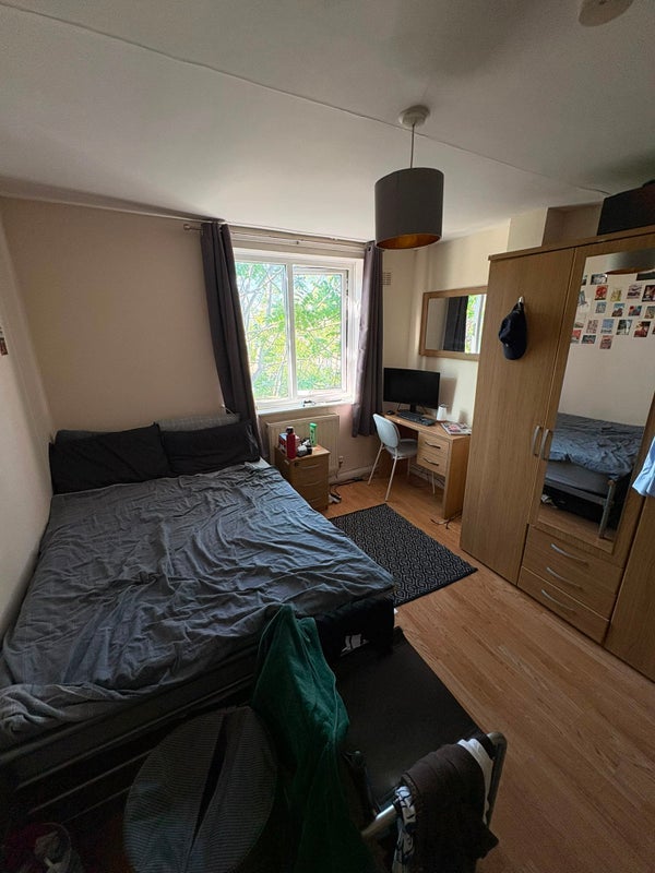 Room Malmesbury Road in Greater London