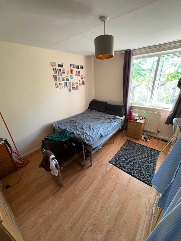 Room Malmesbury Road in Greater London