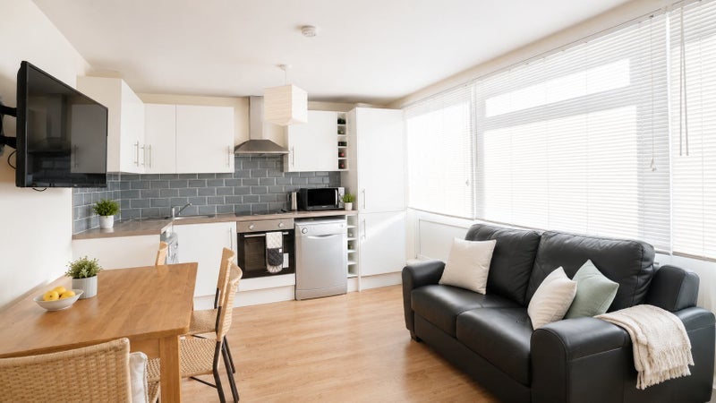 Room Malmesbury Road in Greater London
