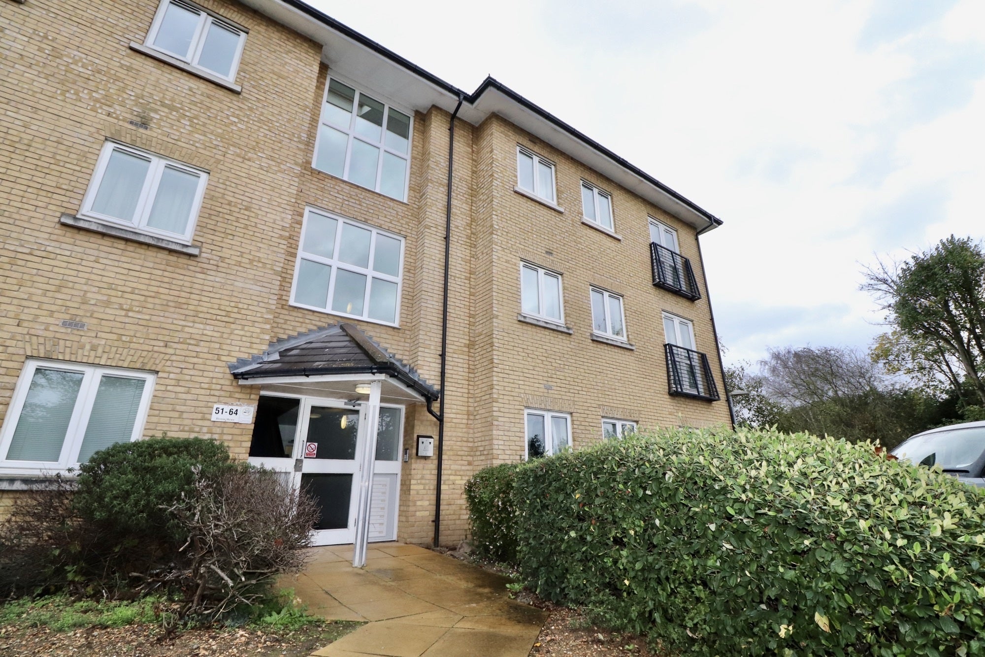 Flat Clarendon Way in Colchester
