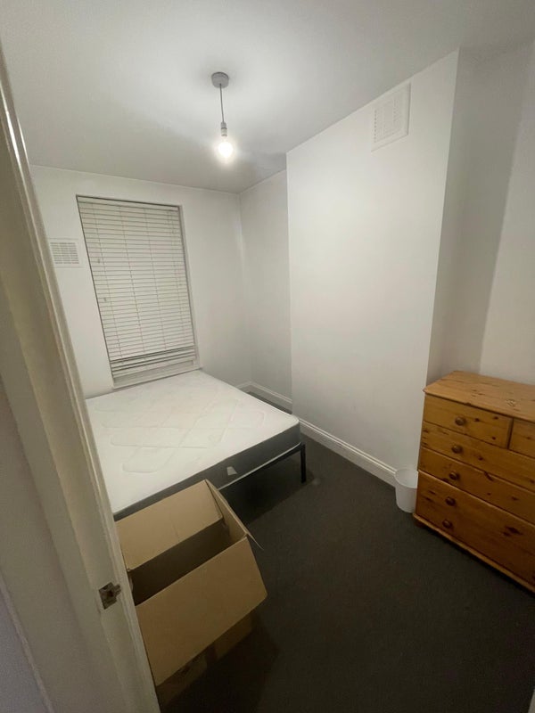 Room Lordship Lane in Greater London