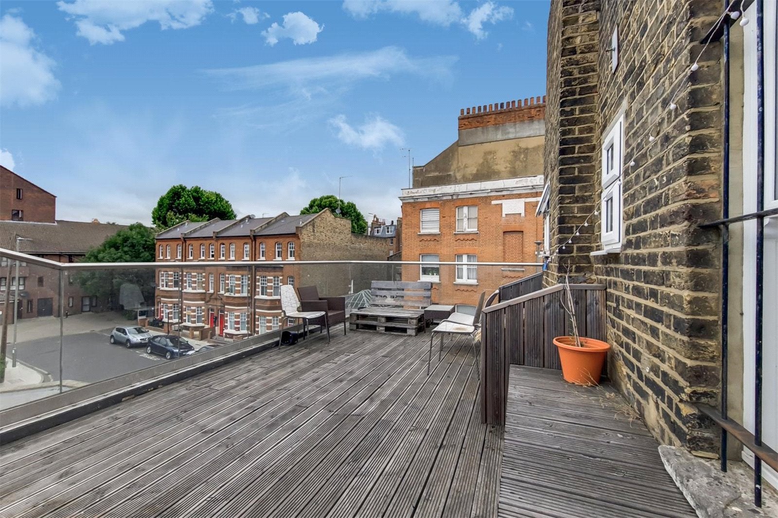 Flat Putney High Street in Greater London