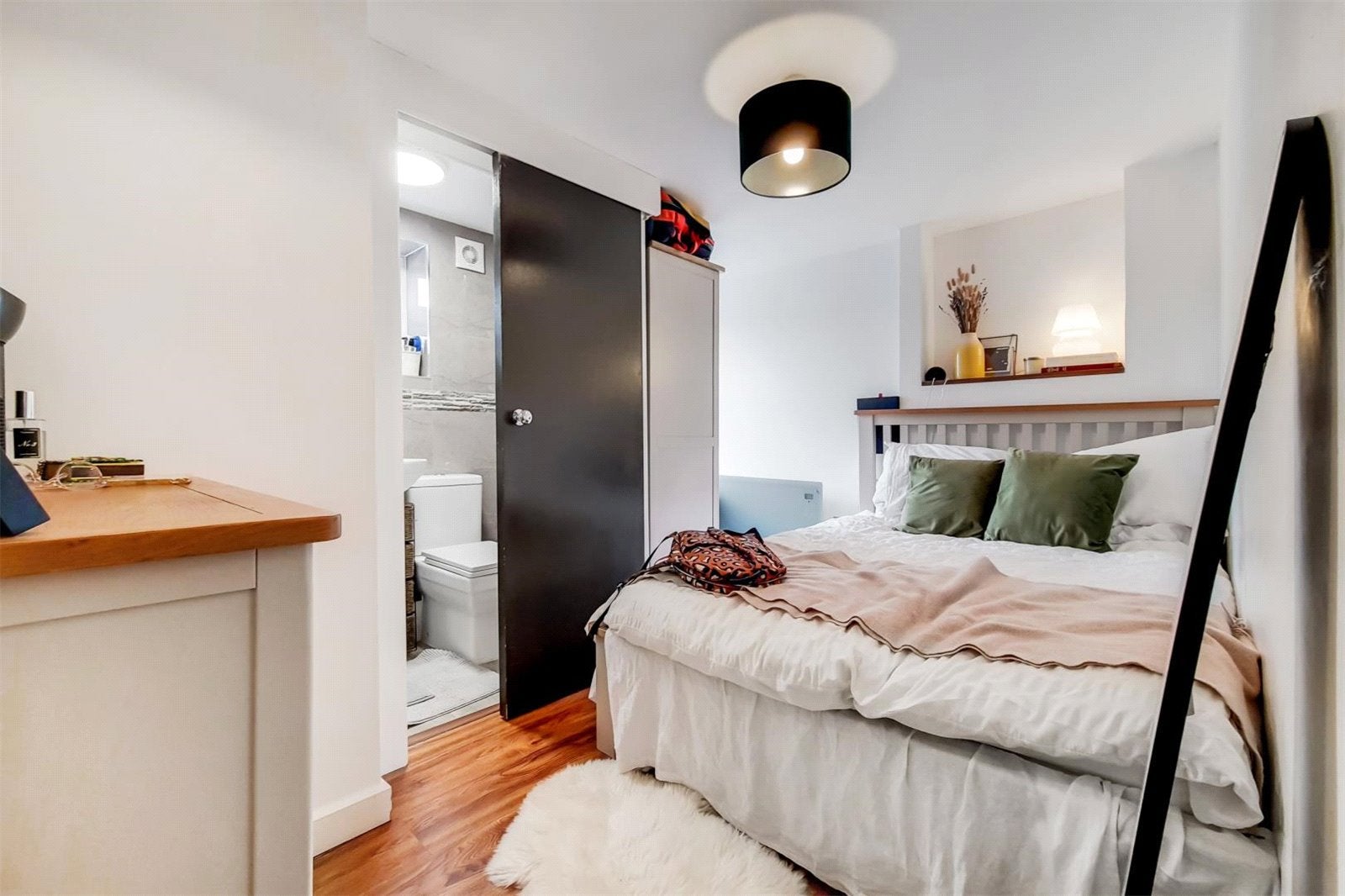 Flat Putney High Street in Greater London