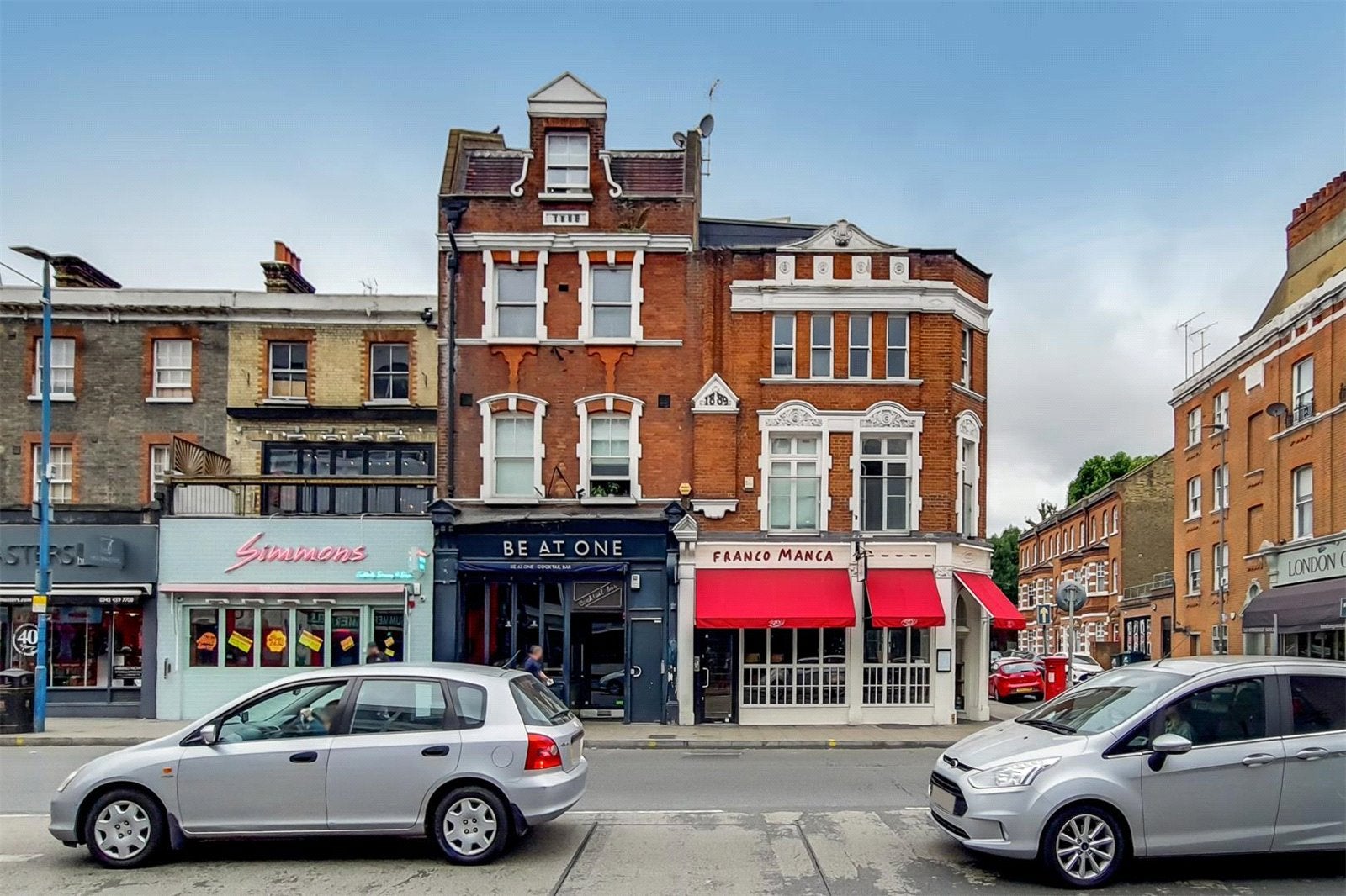Flat Putney High Street in Greater London
