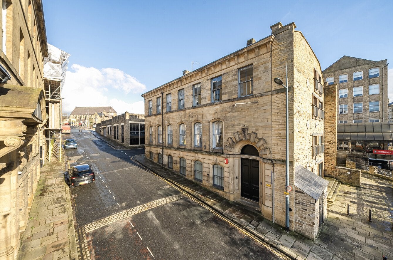 Flat Burnett Street in Bradford