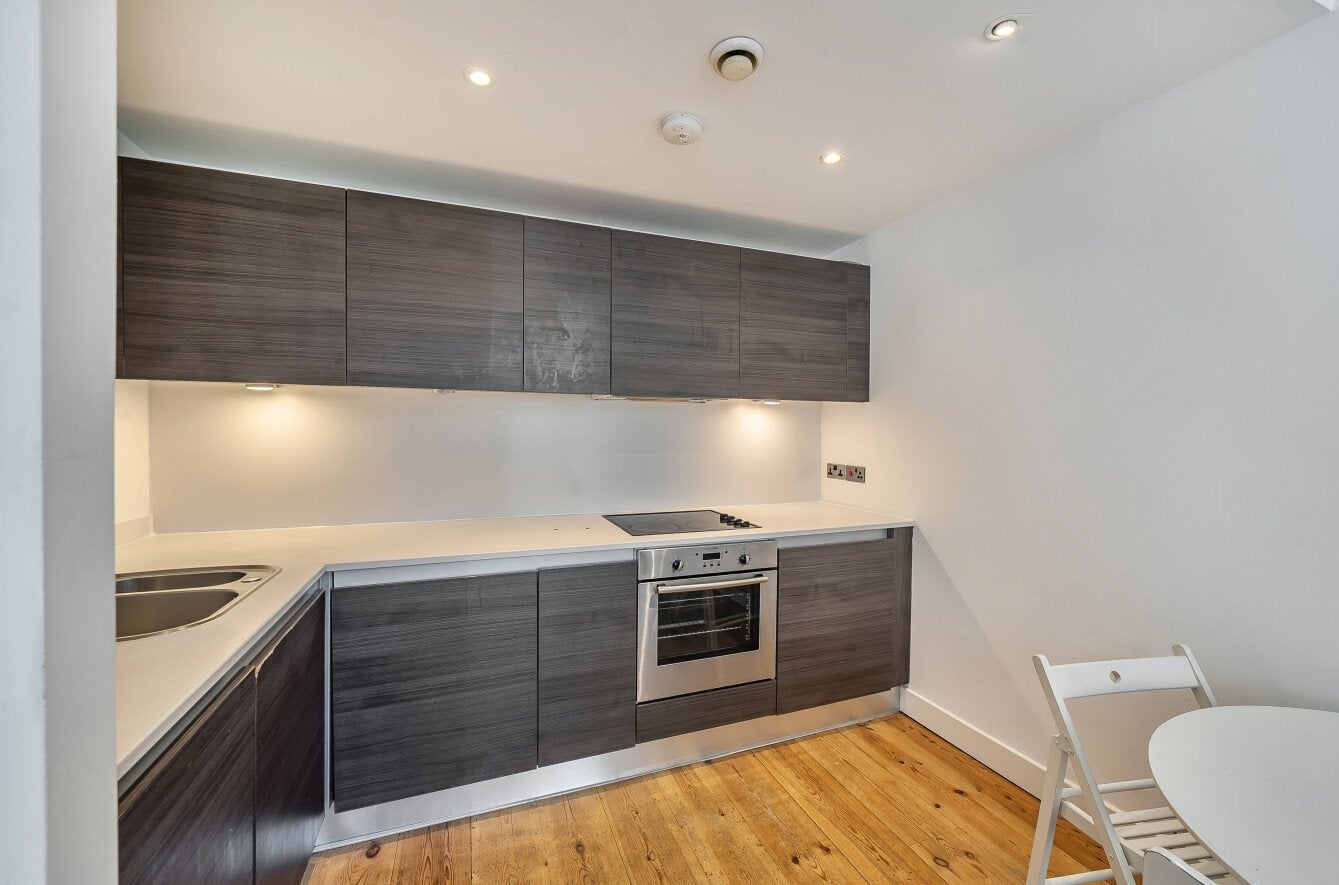 Flat Scoresby Street in Bradford