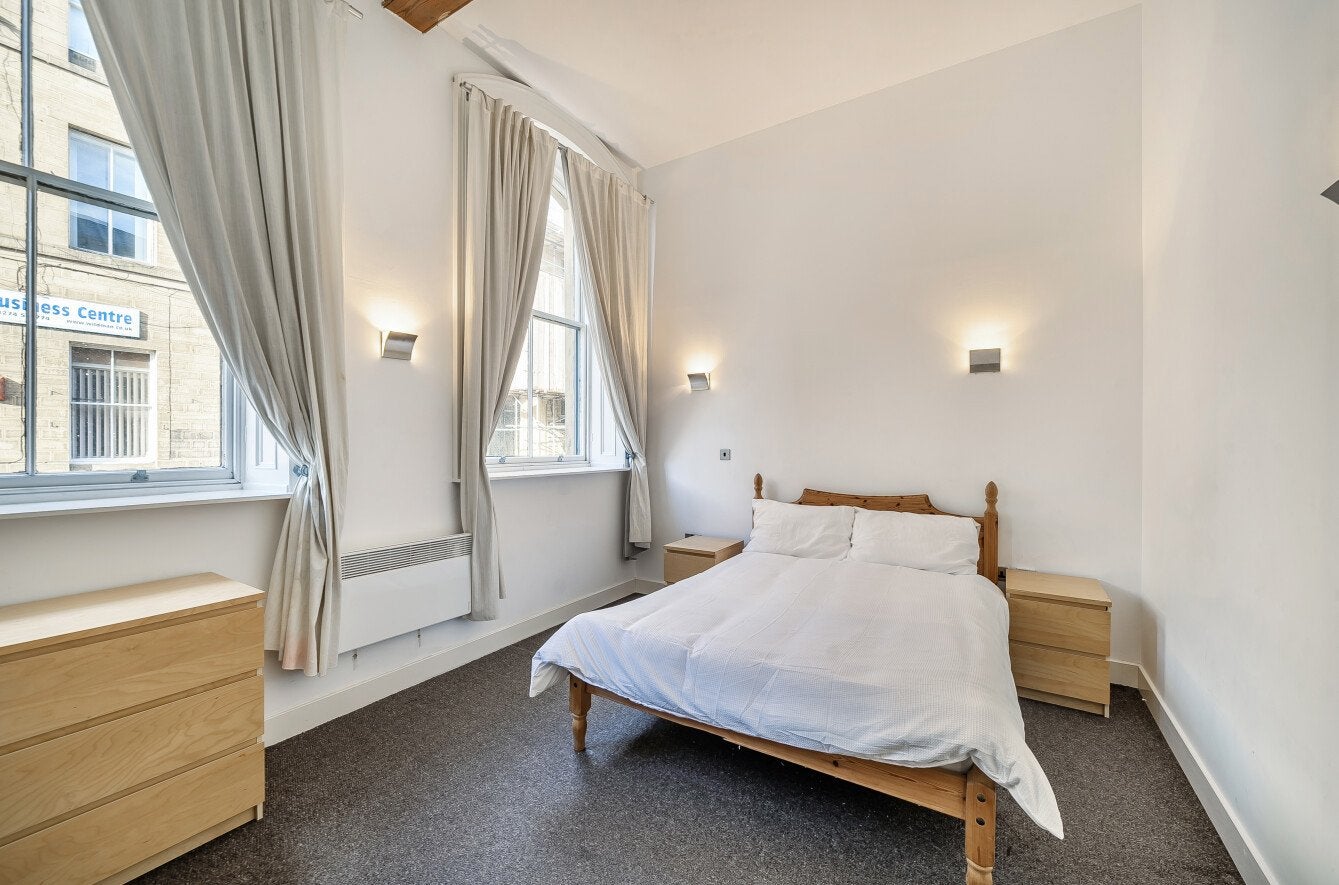 Flat Scoresby Street in Bradford