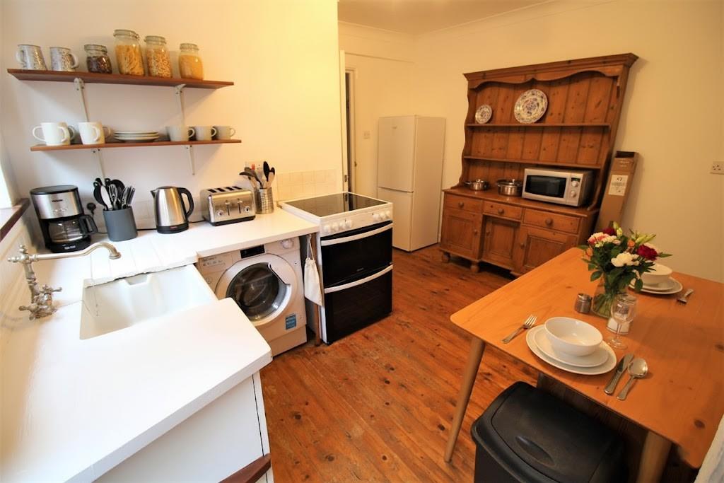 Flat Marmion Road in Portsmouth