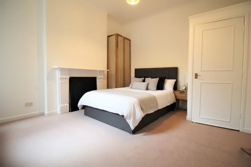 Flat Marmion Road in Portsmouth