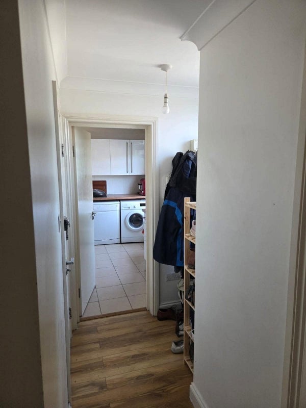 Room Foulser Road in Greater London
