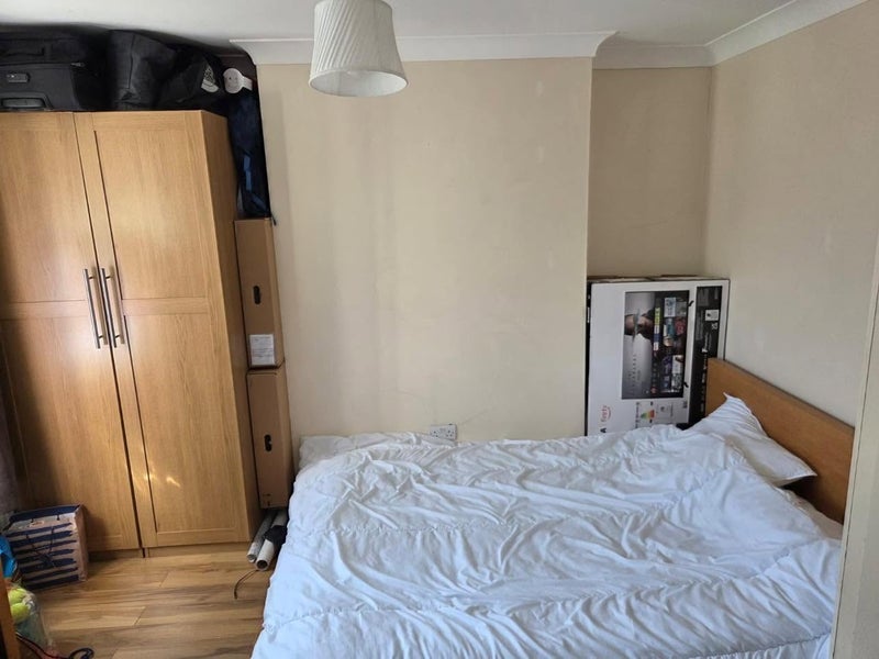 Room Foulser Road in Greater London