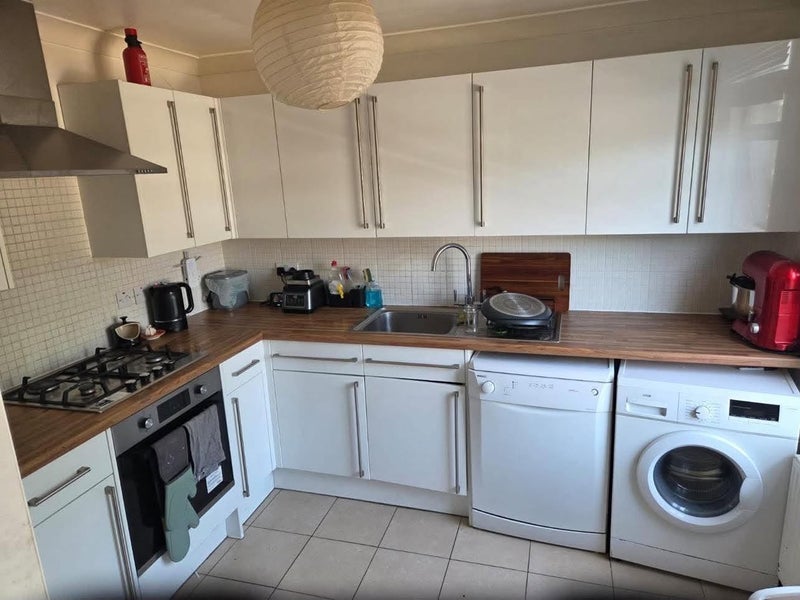 Room Foulser Road in Greater London