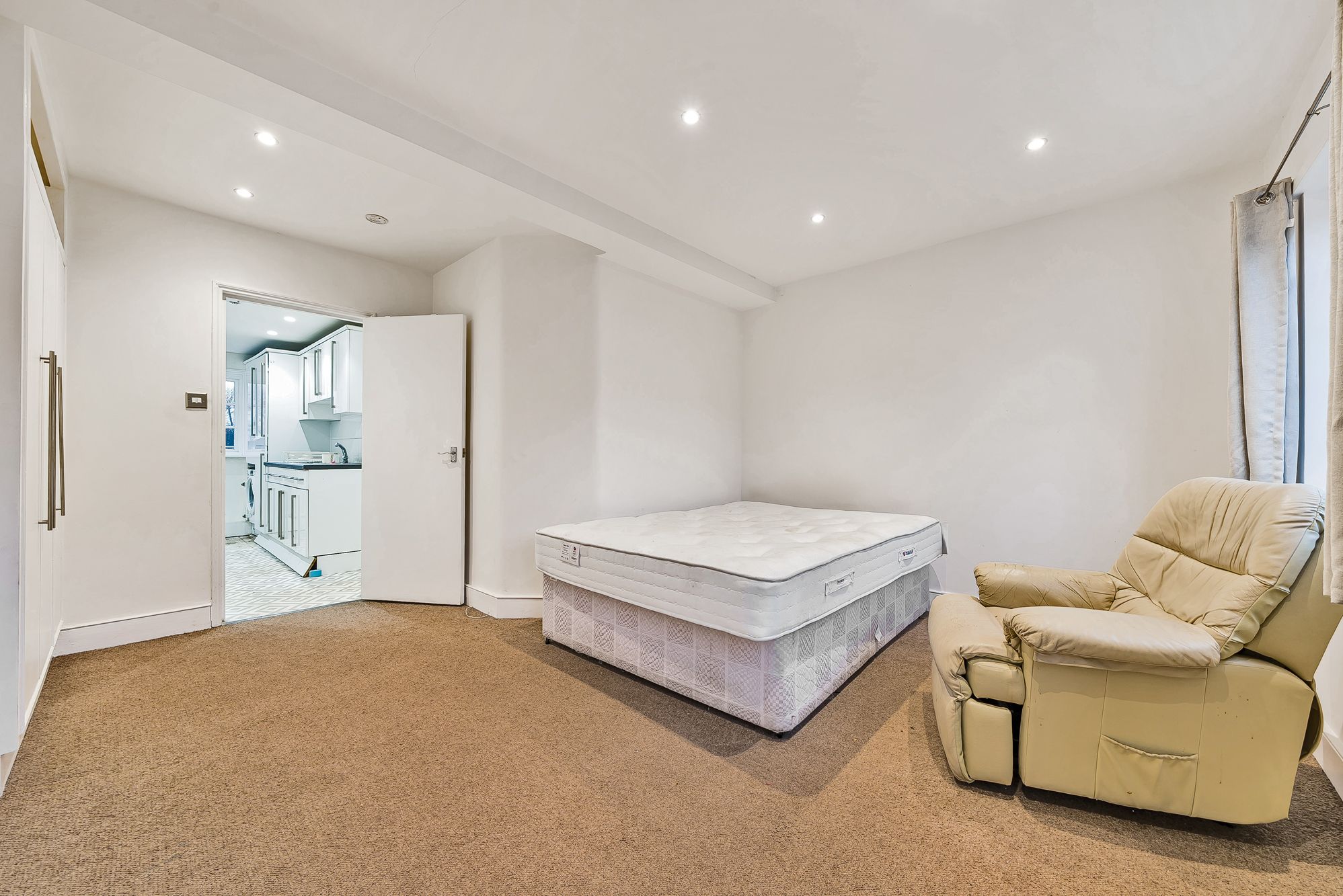 Flat Richmond Road in Greater London