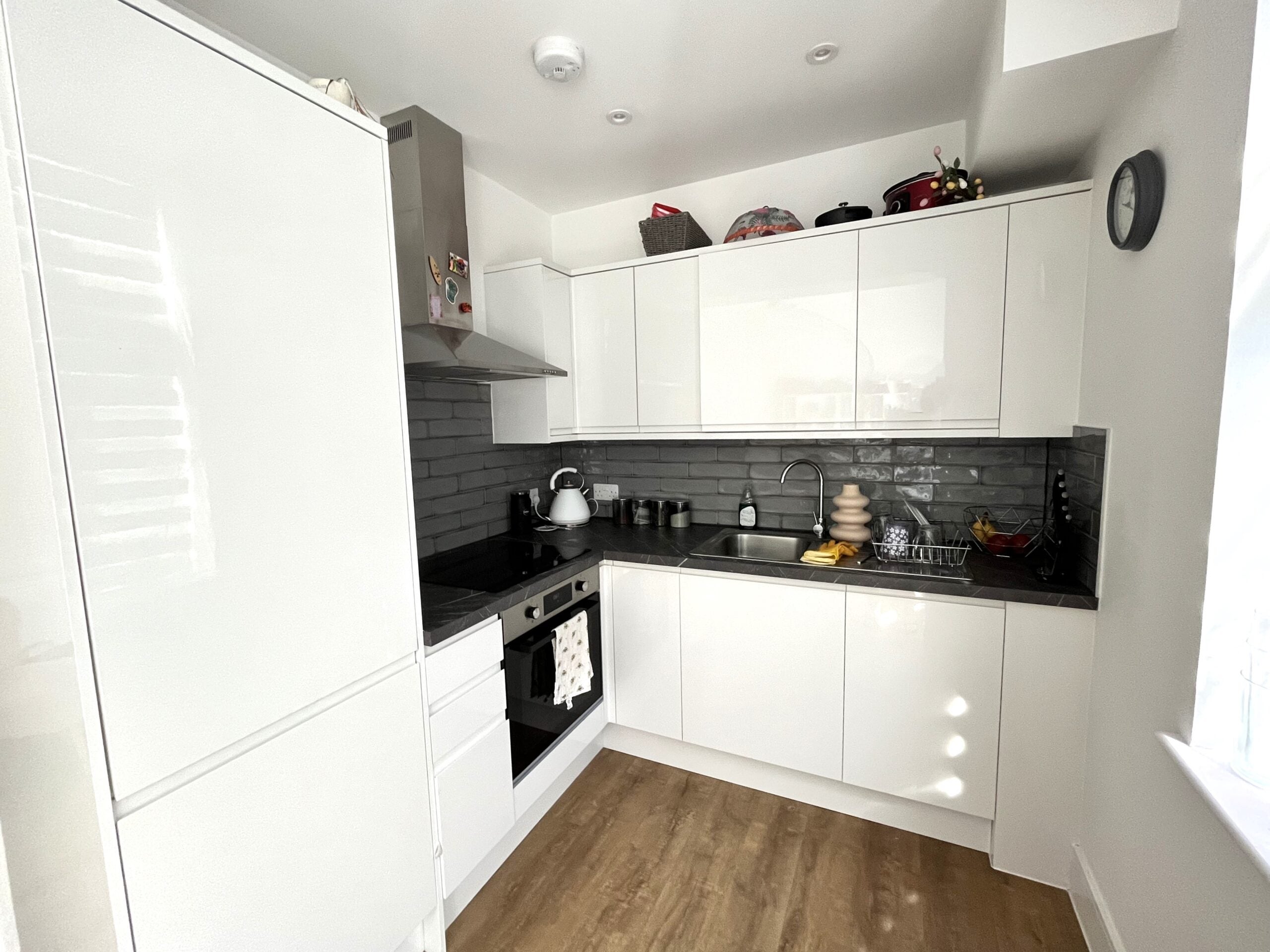 Flat Manor Road in Greater London