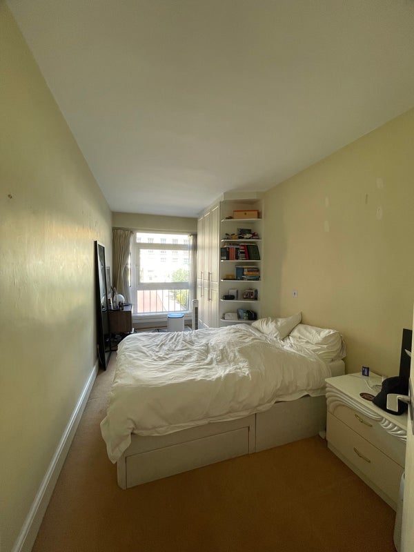 Room York Terrace West in City of Westminster