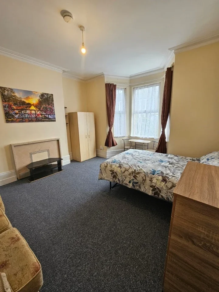 Room Baronet Road in Greater London