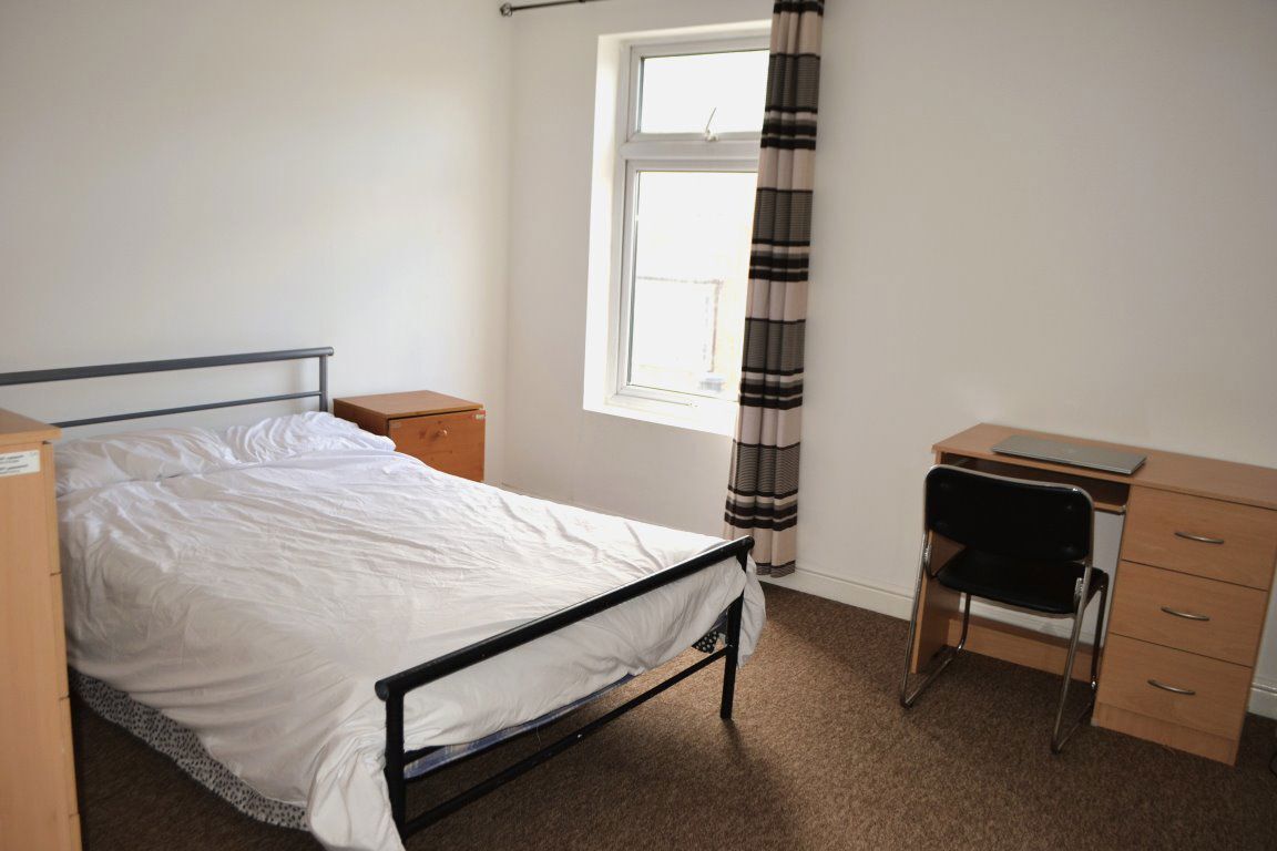 Room Hubert Road in Birmingham