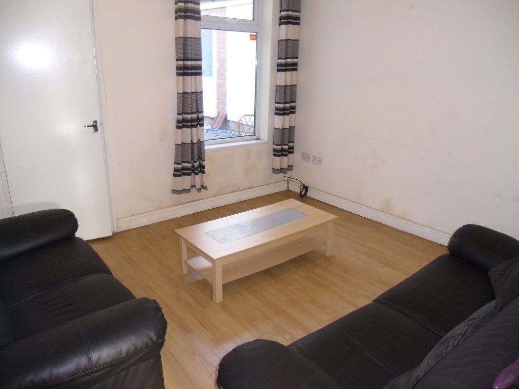 Room Hubert Road in Birmingham