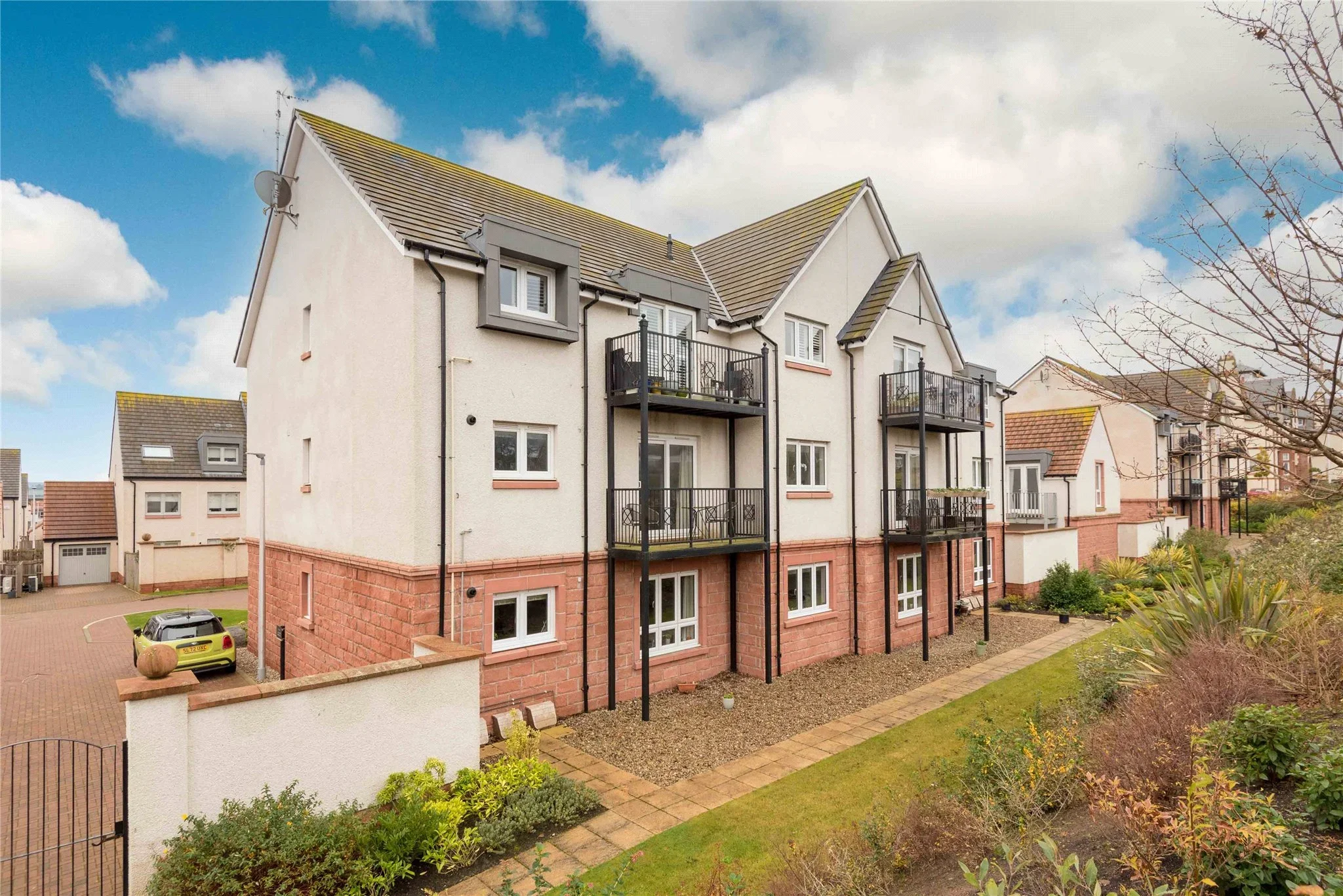 Flat Phoenix Rise in Gullane