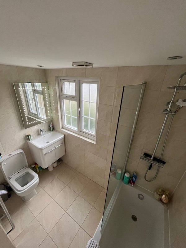 Room Huntspill Street in Greater London