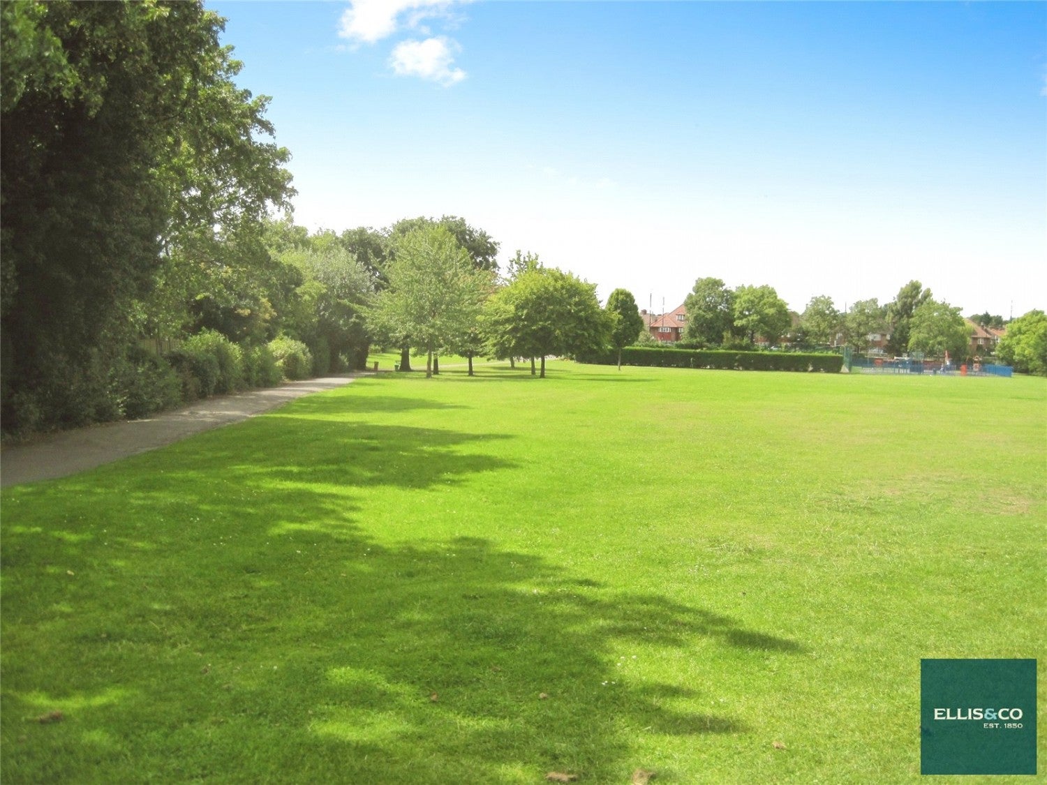 Flat Hendon Way in Greater London