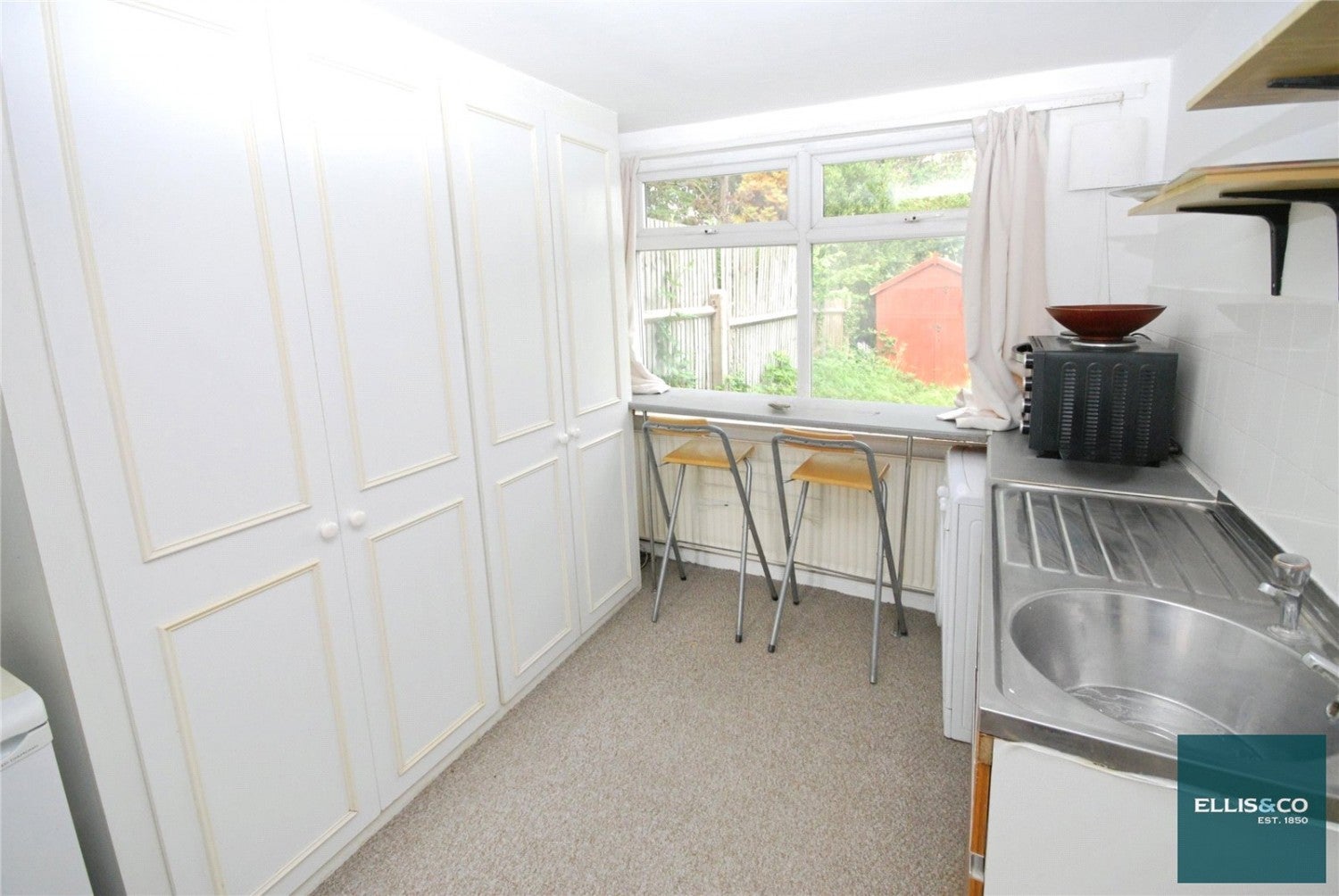 Flat Hendon Way in Greater London