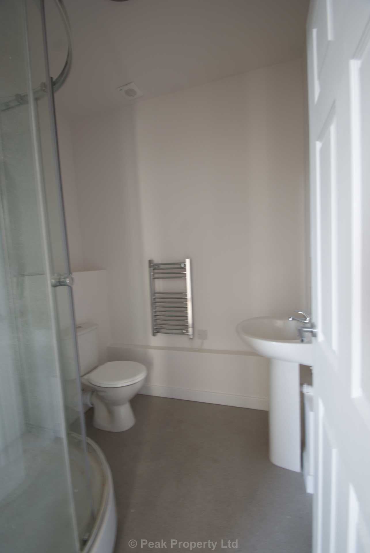 Flat Thornford Gardens in Southend-on-Sea