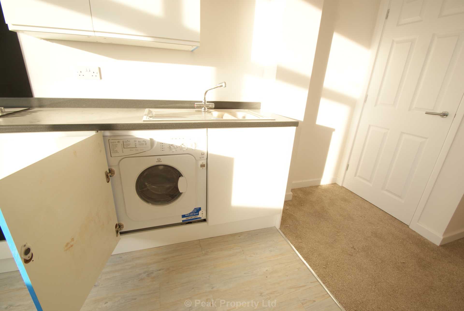 Flat Thornford Gardens in Southend-on-Sea