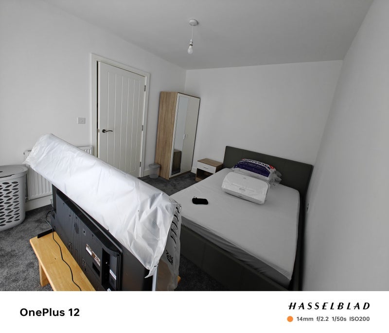Room Bowen Road in Locking Parklands