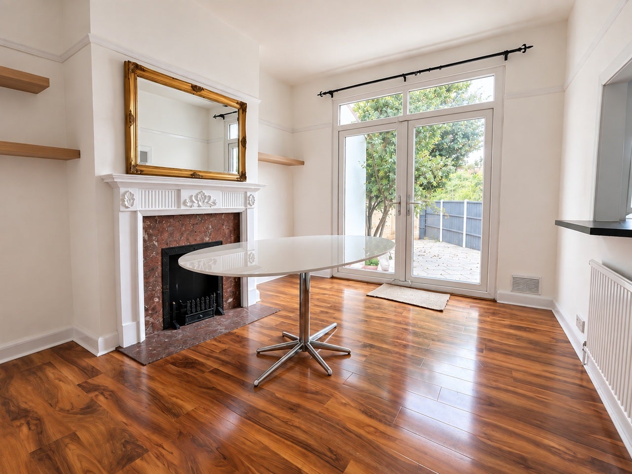 House Blackmore Avenue in Greater London