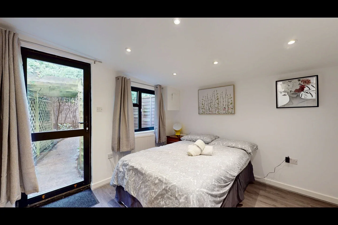 Flat James Avenue in Greater London