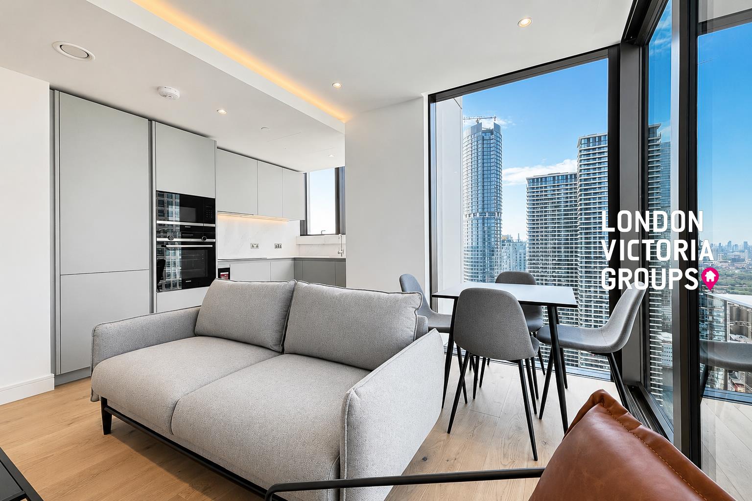 Flat South Quay Square in Greater London