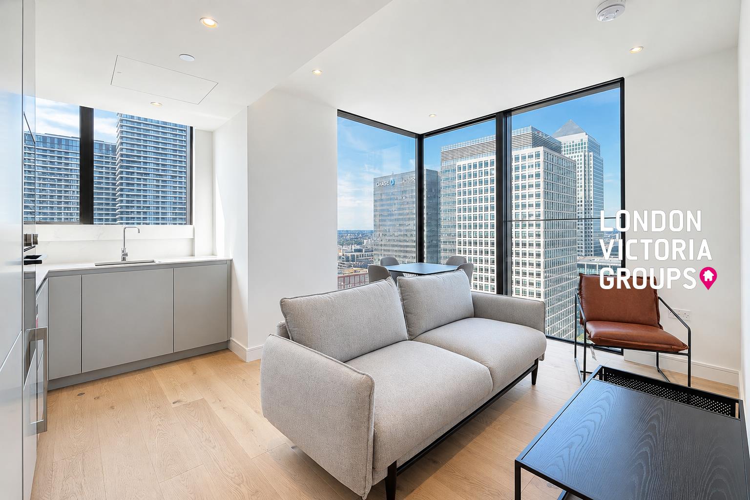 Flat South Quay Square in Greater London