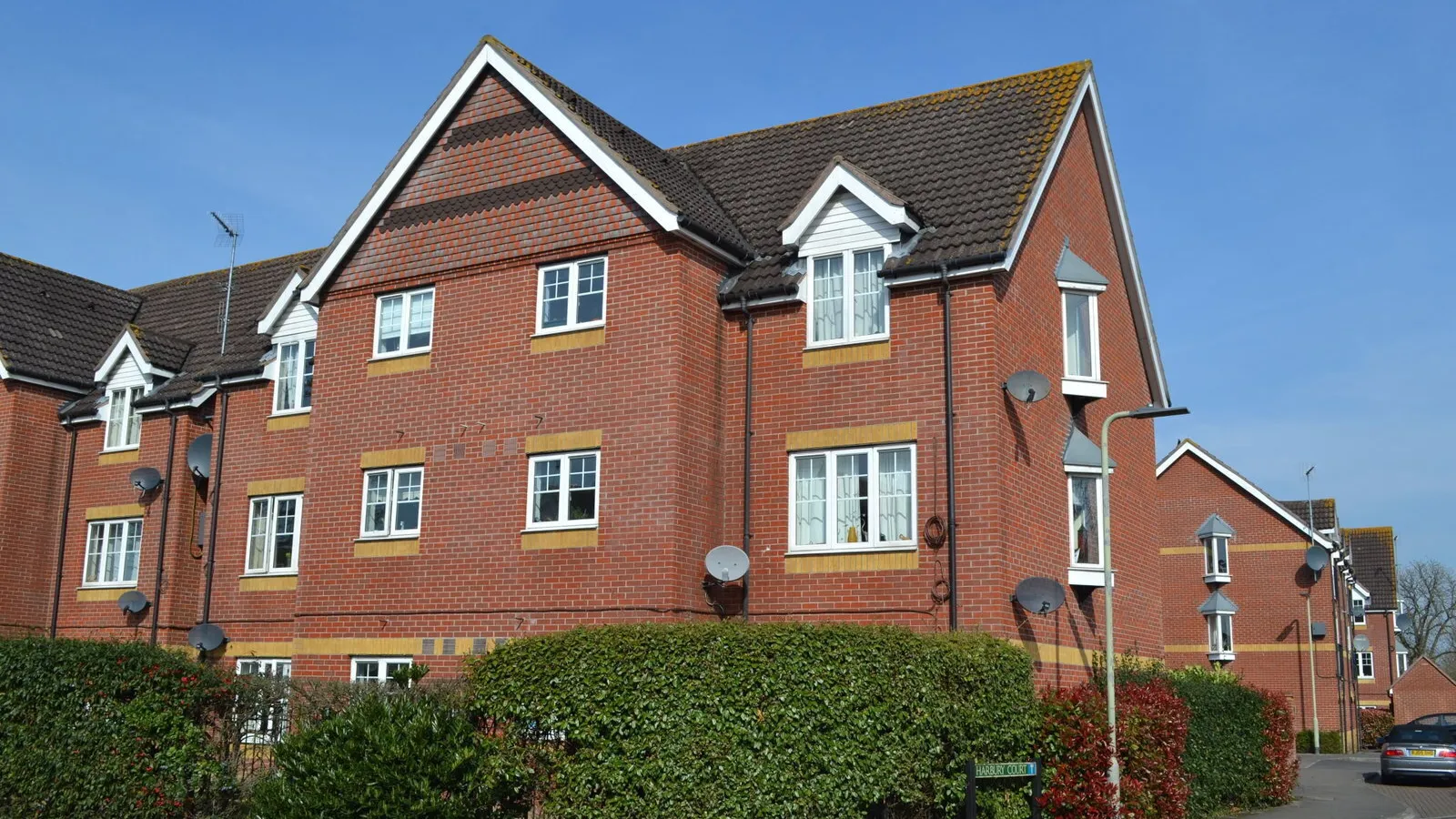 Flat Harbury Court in Newbury