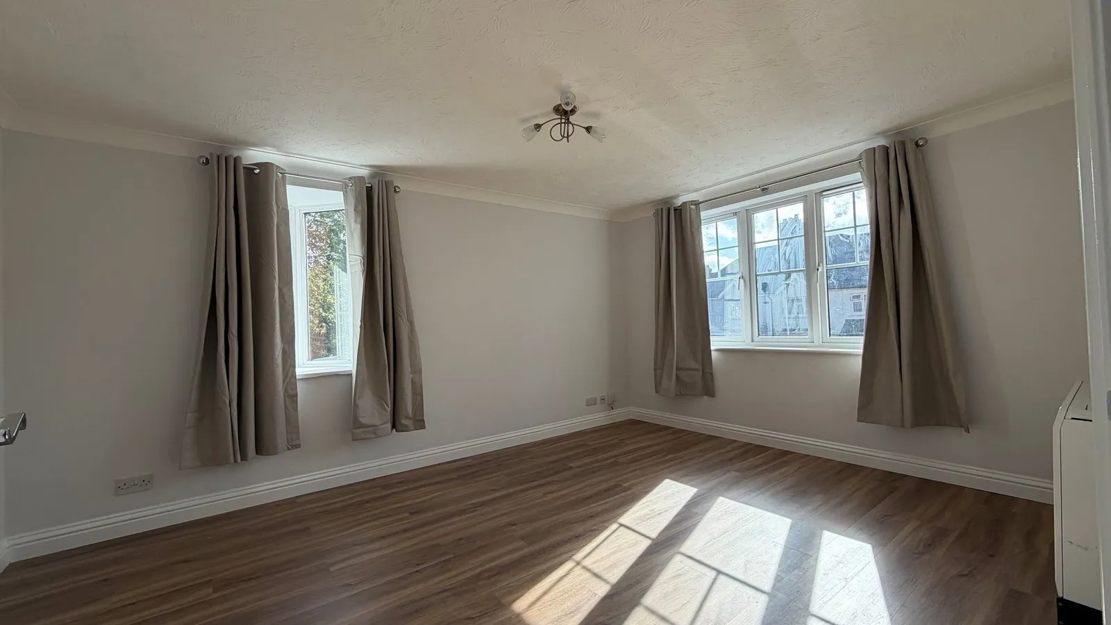Flat Harbury Court in Newbury