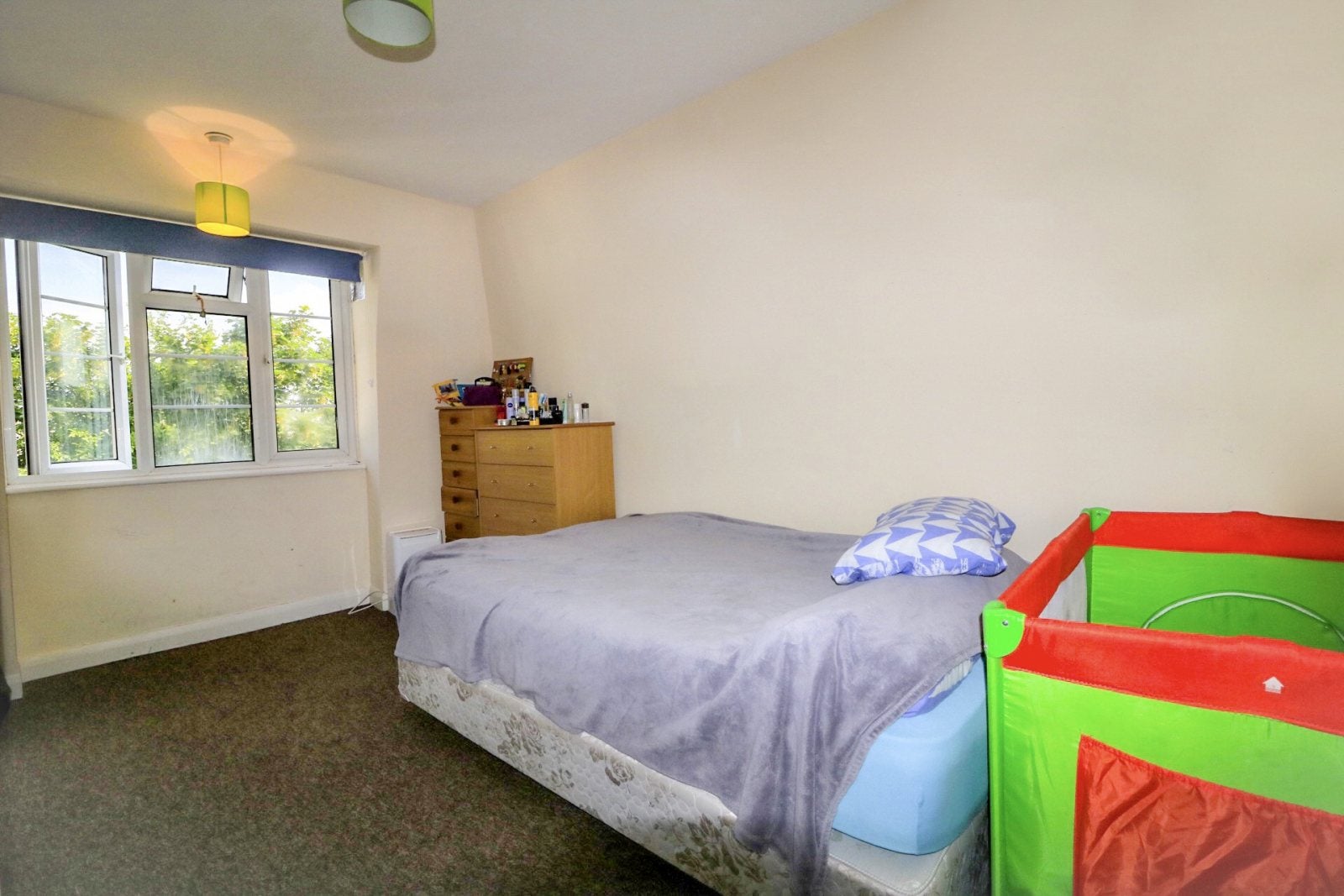 Flat Grosvenor Court in Greater London
