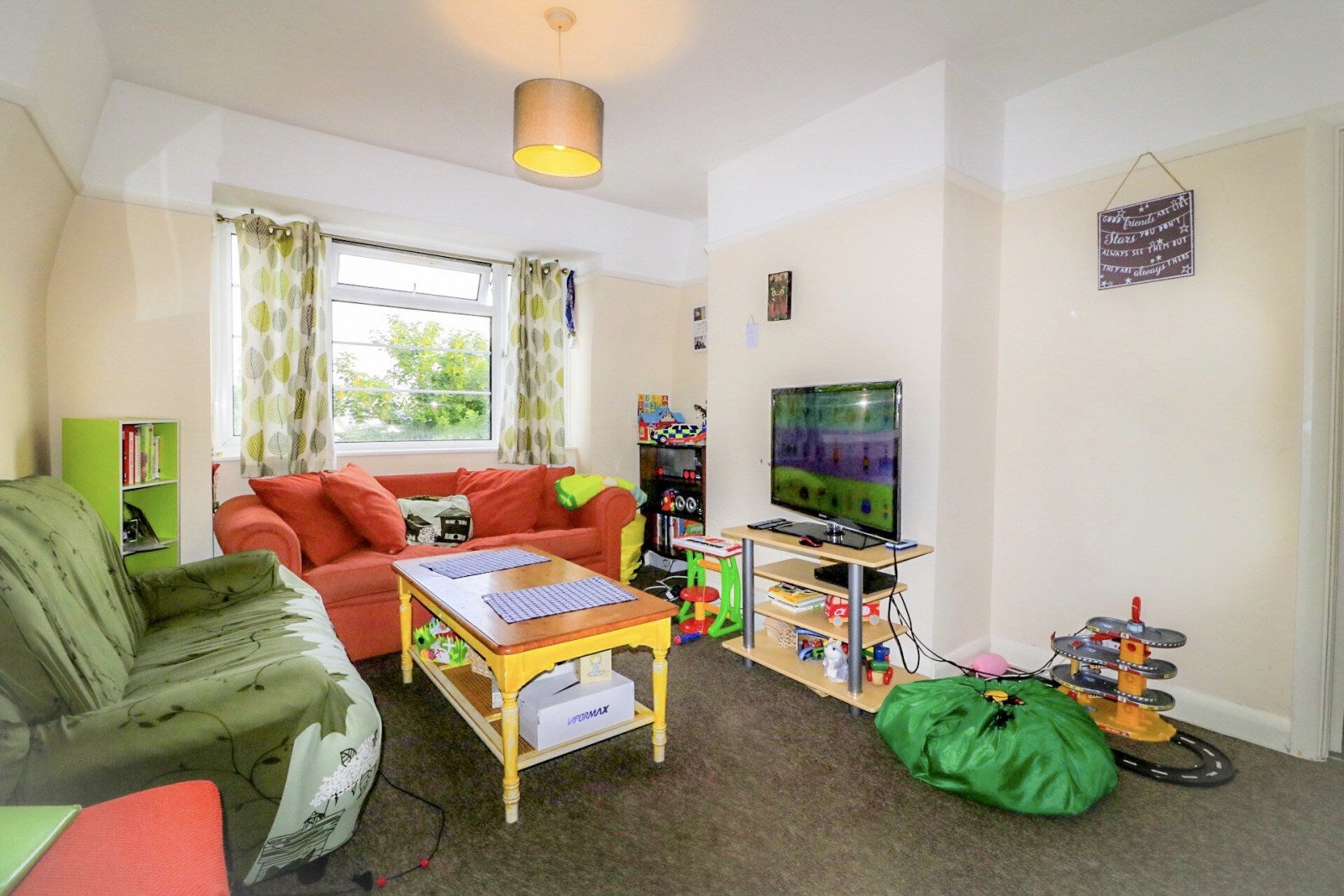 Flat Grosvenor Court in Greater London