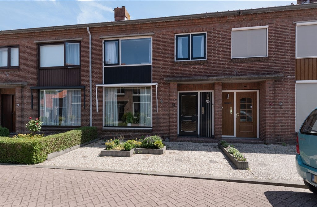 Huis Meidoornstraat 13 in Roelofarendsveen