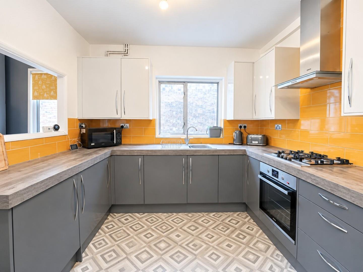 Flat Samos Road in Greater London