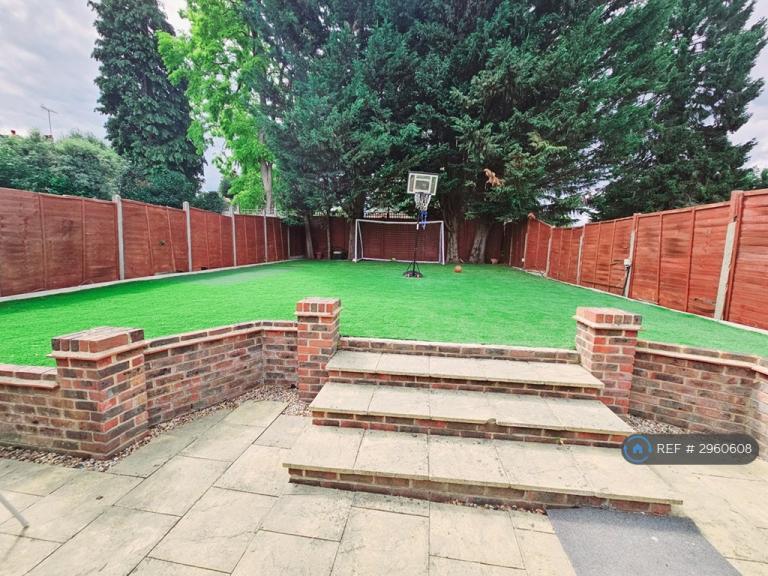 House Sandy Lane in Greater London