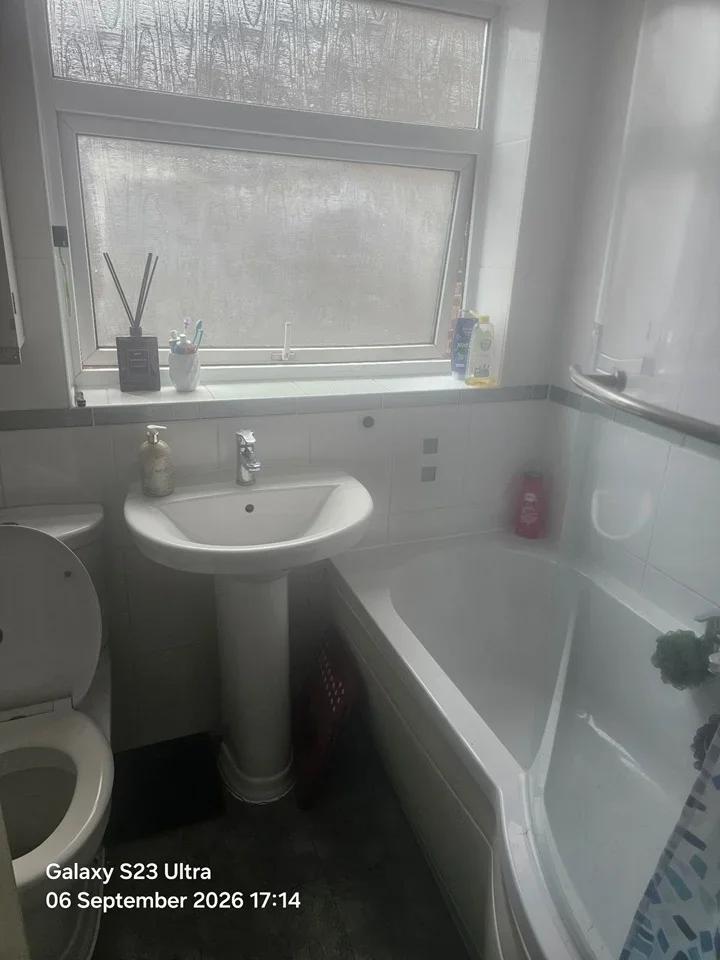 Room Elm Park Avenue in Greater London