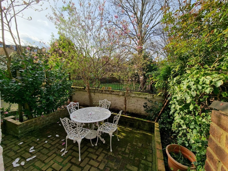 Flat Westville Road in Greater London
