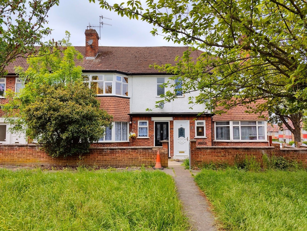 Flat Lower Road in Greater London