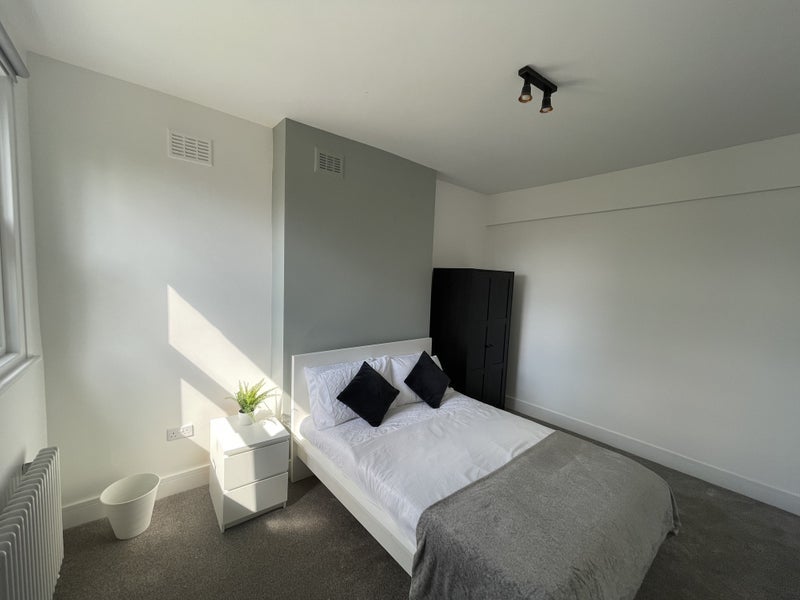Room Elmers End Road in Greater London