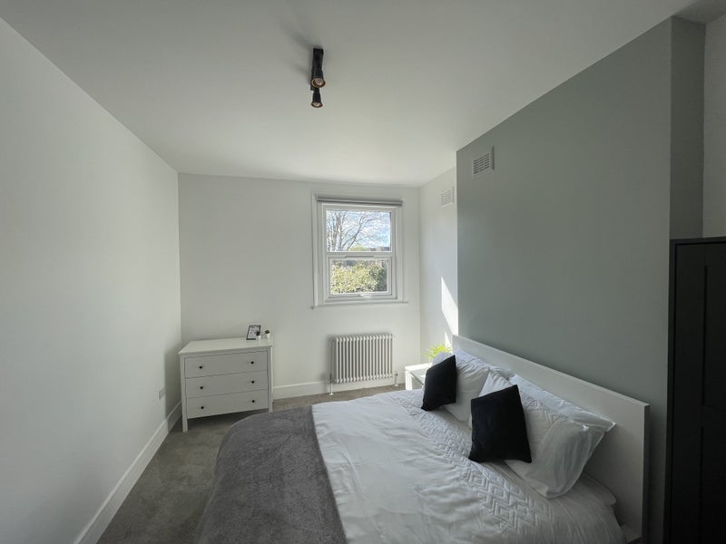 Room Elmers End Road in Greater London