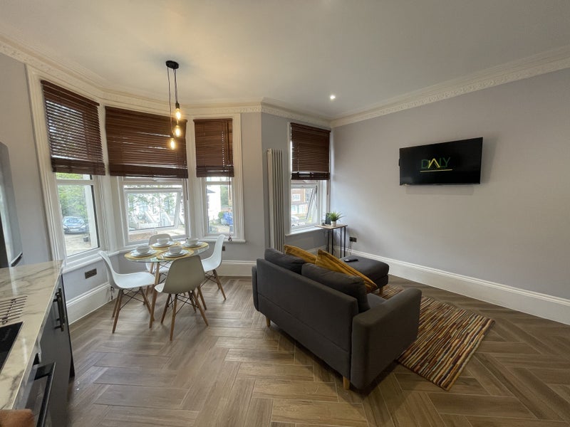 Room Elmers End Road in Greater London