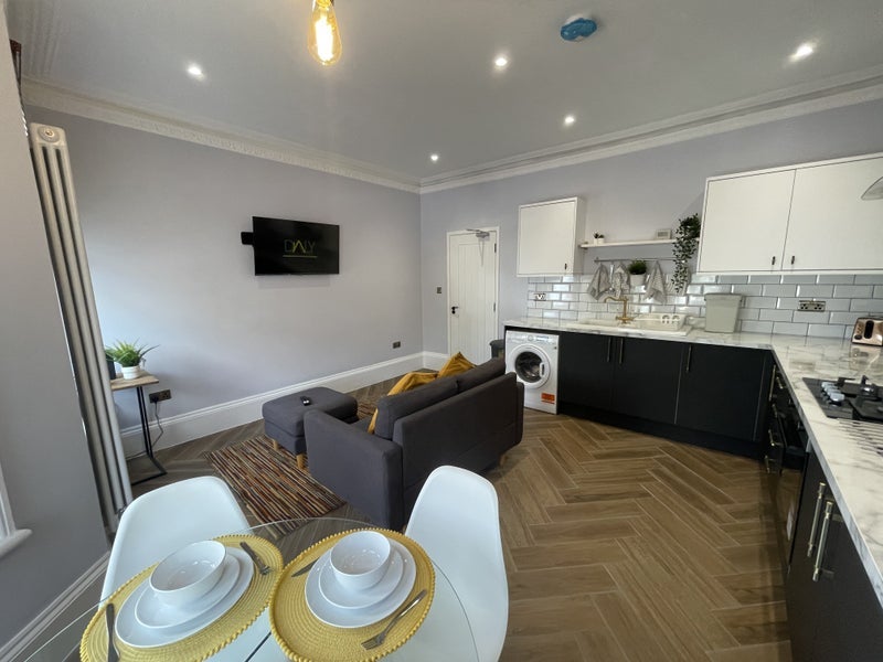 Room Elmers End Road in Greater London
